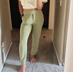 New Without Tags  Lululemon Softstreme Relaxed High Rise Pants Size 4